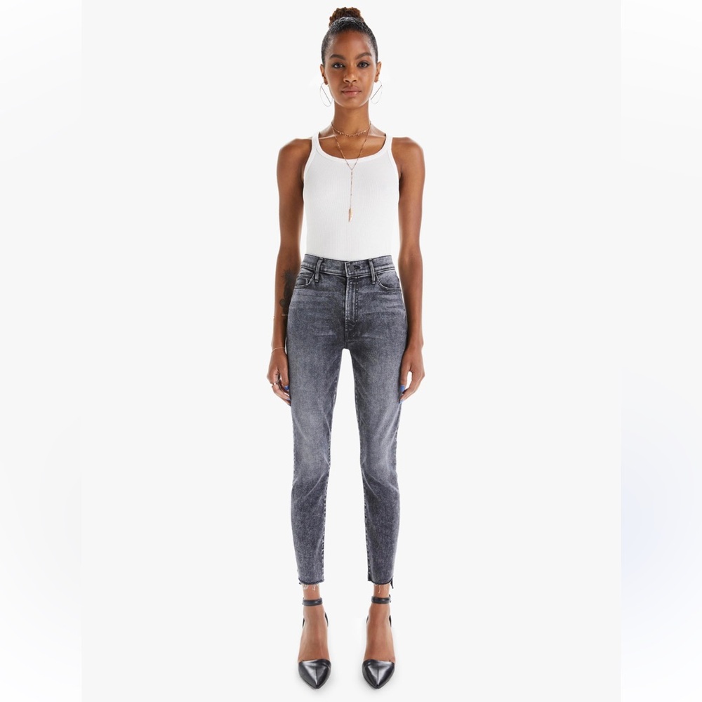 MOTHER - Stunner Zip Ankle Step
Fray Skinny Jeans in Train Stops